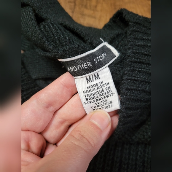FREE W BUNDLE Another Story sweater - Picture 4 of 9